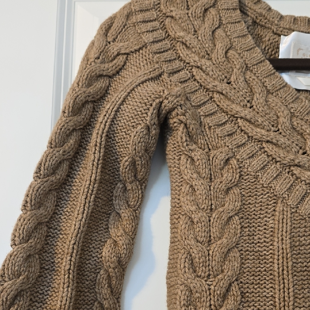 Old Navy V-Neck Cable Knit Sweater - Light Brown/Tan. Size XS - Picture 3 of 14
